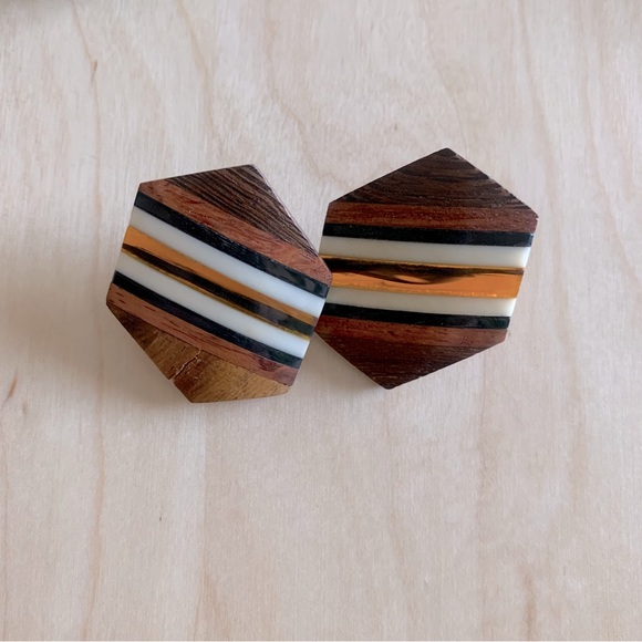 VINTAGE 1970’s WOOD AND RESIN GEOMETRIC EARRINGS HEXAGON SHAPE - Picture 1 of 4